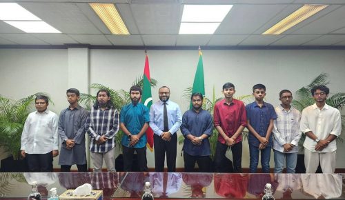 ވަޒީރު ޝަހީމް ހާފިޡުންނައި އެކު ބޭއްވެވި ބައްދަލުވުން. ފޮޓޯ: އިސްލާމީ ކަންކަމާއި ބެހޭ ވުޒާރާ