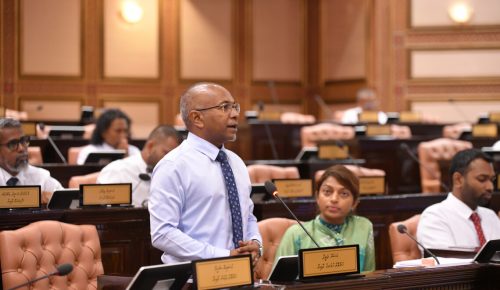 ހެންވޭރު ހުޅަނގު ދާއިރާގެ މެމްބަރު ހަސަން ލަތީފް. ފޮޓޯ: މަޖިލިސް