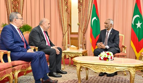 ފަލަސްޠީނުން ދިވެހިރާއްޖެއަށް ކަނޑައަޅުއްވާފައި ހުންނަވާ ސަފީރު ރައީސުލްޖުމްހޫރިއްޔާ ބައްދަލުކުރެއްވުމުގެ ތެރެއިން، ފޮޓޯ: ރައީސް އޮފީސް