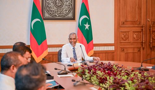 ކެބިނެޓް ބައްދަލުވުމުގައި ރައީސް ޑރ މުޙައްމަދު މުއިއްޒު ބައިވެރިވެ ވަޑައިގަންނަވަނީ. ފޮޓޯ:ރައީސް އޮފީސް