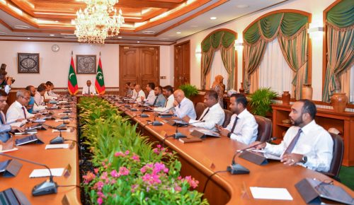 ވަޒީރުންގެ މަޖިލީހުގެ ބައްދަލުވުމެއް ކުރިއަށްދަނީ. ފޮޓޯ:ރައީސް އޮފީސް