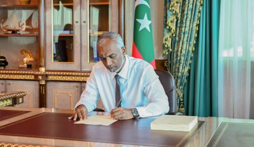 ރައީސް ޑރ މުޙައްމަދު މުޢިއްޒު. ފޮޓޯ: ރައީސް އޮފީސް