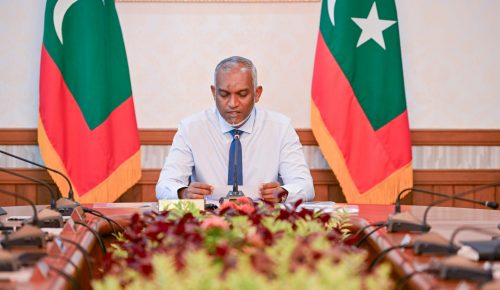 ރައީސް ޑރ މުޙައްމަދު މުޢިއްޒު ކެބިނެޓް ބައްދަލުވުން ކުރިއަށްގެންދަވަނީ. ފޮޓޯ: ރައީސް އޮފީސް