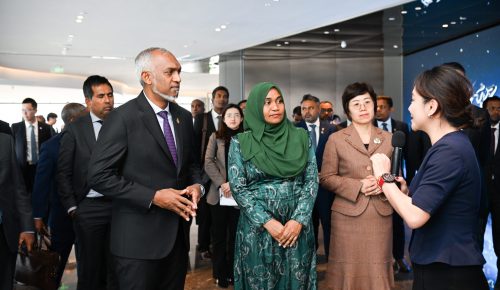 ރައީސްގެ ދެކަނބަލުން ޗައިނާގެ ފޫޖިއާން  ޝިއަމެން ފްރީޓްރޭޑް ޒޯނަށް ޒިޔާރަތްކުރެއްވުން. ފޮޓޯ: ރައީސް އޮފީސް