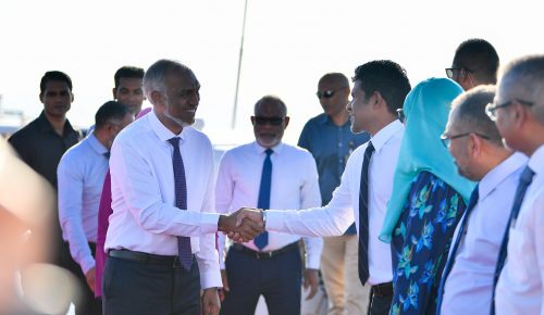 ރައީސް ޑރ މުއިއްޒު ކޮޅުމަޑުލަށް ފުރައި ވަޑައިގަތުން. ފޮޓޯ: ރައީސް އޮފީސް