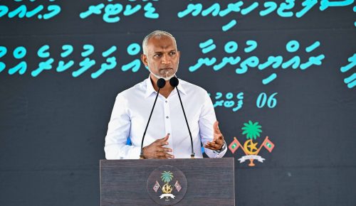ރައީސް ޑރ މުޙައްމަދު މުޢިއްޒު ދިޔަމިގިލީގައި. ފޮޓޯ: ރައީސް އޮފީސް