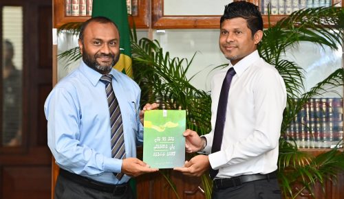 ނައިބުރައީސް ހުސެއިން މުޙައްމަދު ލަތީފް އިސްލާމީ ވުޒާރާއަށް ވަޑައިގަތުން. ފޮޓޯ:އިސްލާމިކް މިނިސްޓްރީ