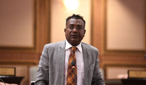 ކާށިދޫ ދާއިރާގެ މެމްބަރު އަބްދުﷲ ޖާބިރު. ފޮޓޯ: މަޖިލިސް