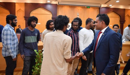 Naibu raees Azuharu kiyavaa kudhin