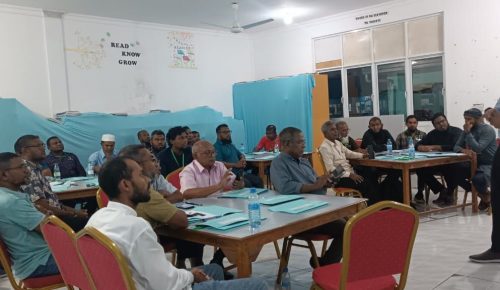 ގެމަނަފުށީގައި ކުރިއަށް ގެންދާ އިމާމުން ތަމްރީނު ކުުރުމުގެ ޕްރޮގްރަމްގެ ތެރެއިން. ފޮޓޯ: އިސްލާމީ ވުޒާރާ
