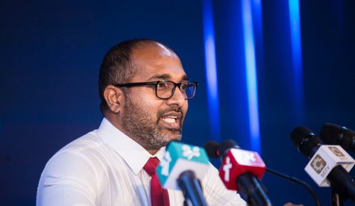 ދާޚިލީ ސަލާމަތާއި ފަންނިއްޔާތާއި ބެހޭ ވުޒާރާގެ ވަޒީރު ޢަލީ އިޙްސާން