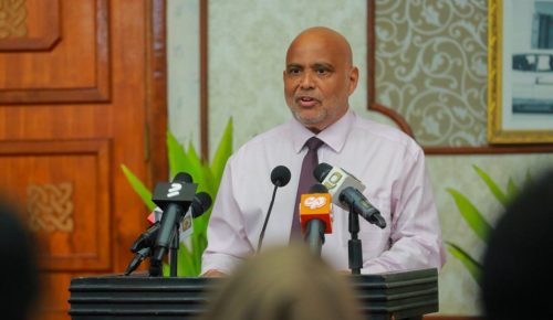 ޢިމާރާތް ކުރުމާއި ބިނާރައި ބެހޭ ވަޒީރު ޑރ ޢަލީ ހައިދަރު. ފޮޓޯ: ޕީއެސްއެމް