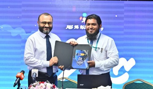 އިސްލާމީ ވުޒާރާގެ ވަޒީރު ޑޜ މުޙައްމަދު ޝަހީމް ޢަލީ ސަޢީދު ރިސާލަތު ޕްރޮގްރަމް އިފްތިތާޙް ކޮ|ށްދެއްވަނީ. ފޮޓޯީ: އިސްލާމީ ވުޒާރާ