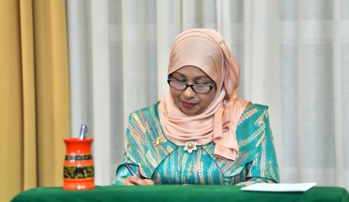 ވަޡިރު ޑރ ރަމީލާ މަޤާމުގެ ސޮއިކުރެއްވުން. ފޮޓޯ: ރައީސް އޮފީސް