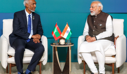 އިންޑިޔާގެ ބޮޑުވަޒީރު ނަރެންދްރަ މޯދީ އަދި ރައީސް ޑރ މުޙައްމަދު މުޢިއްޒު. ފޮޓޯ:ރައީސް އޮފީސް
