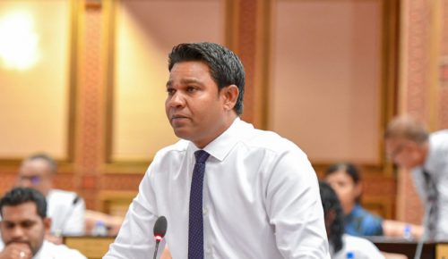 ކެނދިކުޅުދޫ ދާއިރާގެ މެމެބަރު ޢީސަ. ފޮޓޯ:މަޖިލިސް